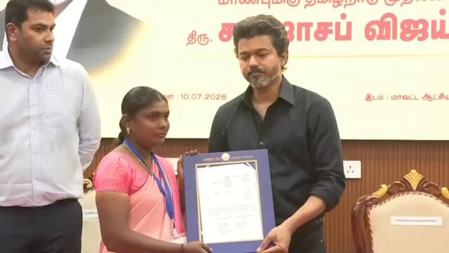 “He’s acting.” “Those tears r fake.” To everyone who said that… watch this video & be ashamed. 🤬 Even #VijayAnna & #Sengottaiyan couldn’t hold back their tears. Watching this is breaking my heart. 💔🥺 Don’t politicize genuine tears. When you can’t see the difference between genuine tears and your own political obsession, you’ve lost your humanity. 💔 Have some shame #DMK 🤬 #CMCaresForKarur #CMJosephVijay‌