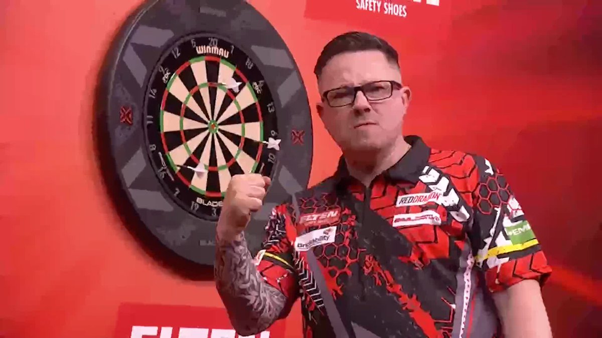 OWEN WINS A CRACKER! Rob Owen wins a fantastic contest against Andrew Gilding 6-5, producing EIGHT 180s in the process! 📺 #ET10