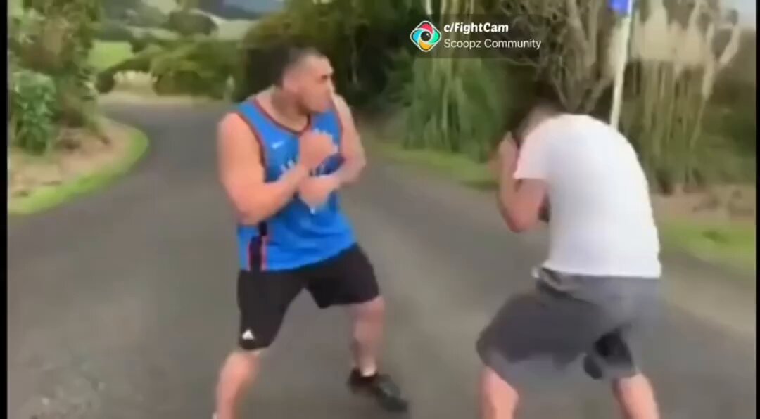 Dude in the blue needs to be in the UFC ASAP 😬😬
