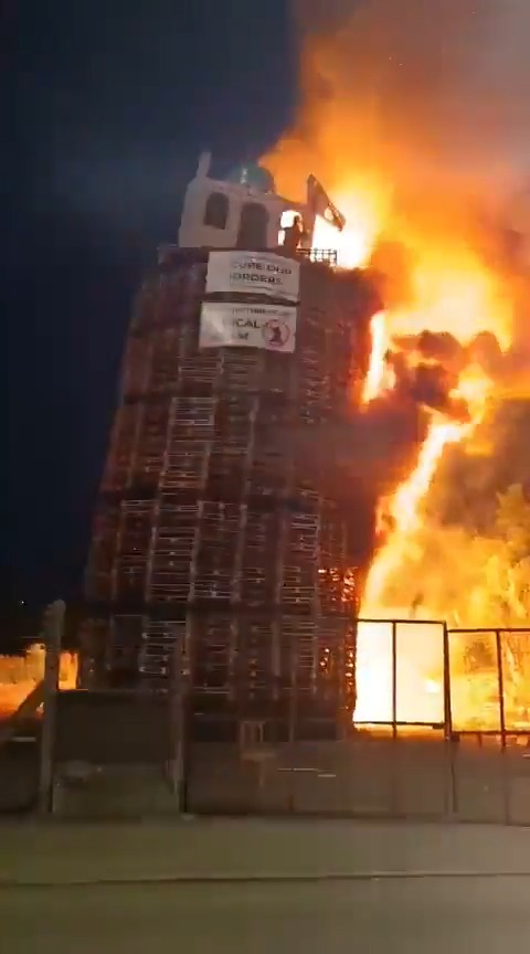 In Northern Ireland 🇮🇪, a model of a mosque was burned with a sign stating "Secure our borders and end radical Islam." This is abhorrent. Burning a mosque is sending a message to any and all Muslims. Hate in any form should never be tolerated against ANY group of people. And this attempt to intimidate the Muslim community must be condemned by everyone.