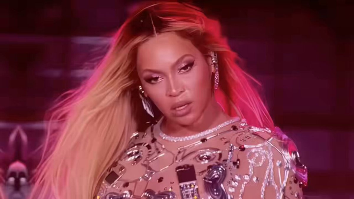 Beyoncé reaches her MAX cunt lvl every time she performs Cozy, but she hasn’t topped this performance yet 😮‍💨