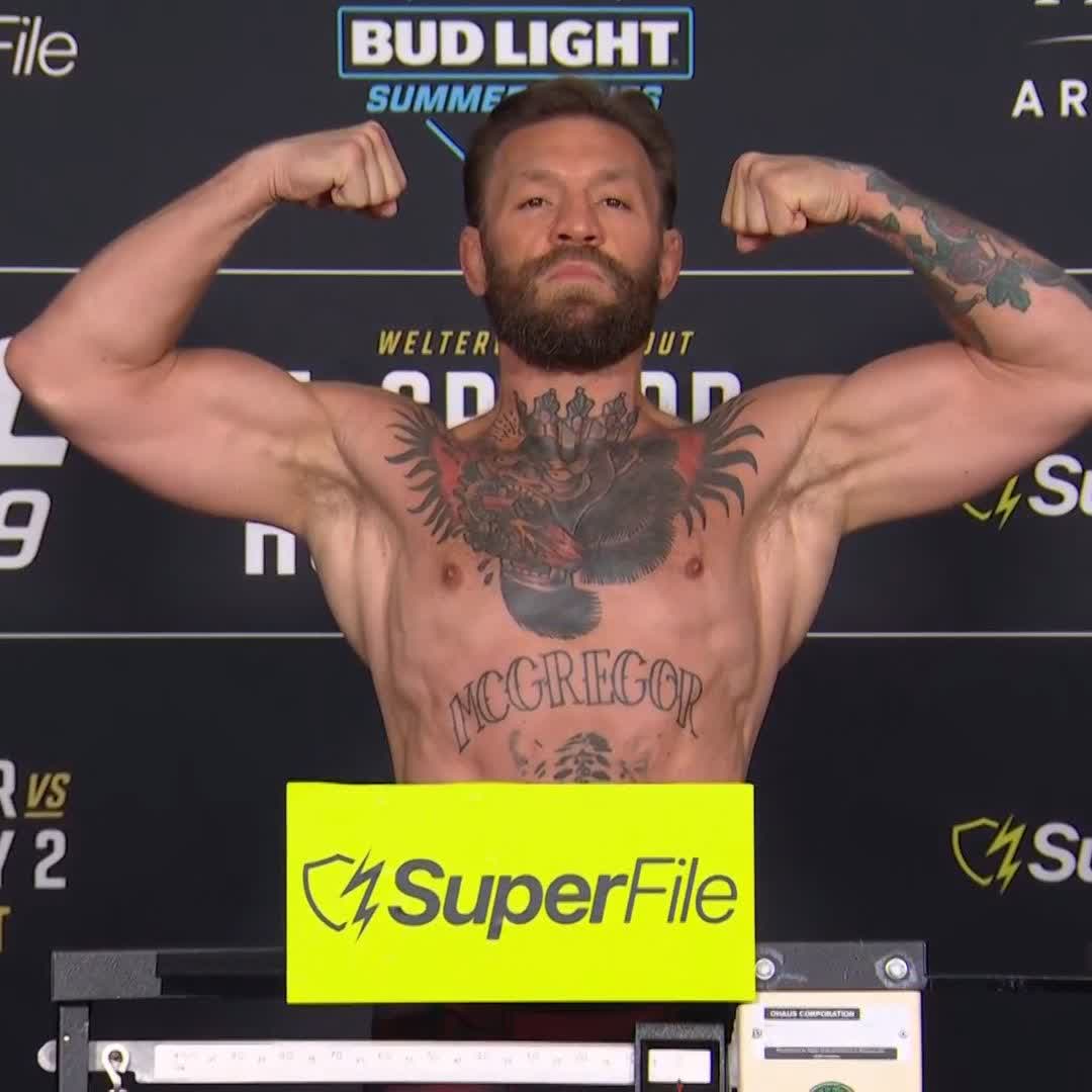 🚨 Conor McGregor 🇮🇪 valide la pesée pour son retour ! ✅ ⚖️ 77,3 KG #UFC329