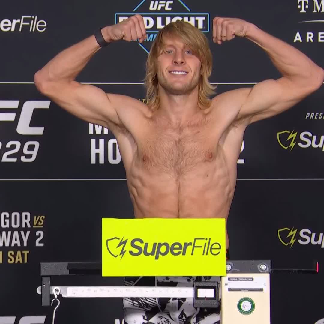 Paddy Pimblett 🏴󠁧󠁢󠁥󠁮󠁧󠁿 valide à son tour la pesée. ✅ ⚖️ 70,8 KG Le co-main event face à BSD 🇫🇷 est officiel. 🔒 #UFC329