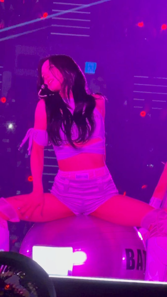 BATTITUDE MINA OMG LOOK AT HER