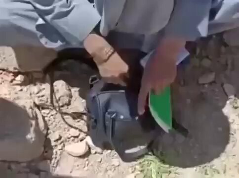جہالت کی انتہا ہے کابل، افغانستان میں طالبان نے ایک شادی کی تقریب میں لڑکیوں اور خواتین کو روک کر ان کی تلاشی لی، کہ کہیں ان کے پاس میک اپ کرنے کی کوئی چیز نہ ہو