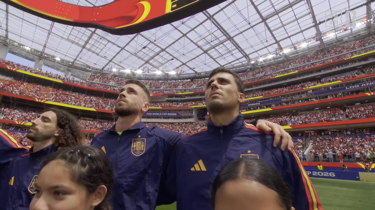 MANO EN EL CORAZÓN DE TU MANO LA ILUSIÓN ESTOS CHAVALES ME REPRESENTAN ESTOS CHAVALES SON MI SELECCIÓN SUENA EL HIMNO DE ESPAÑA 🇪🇸🙌