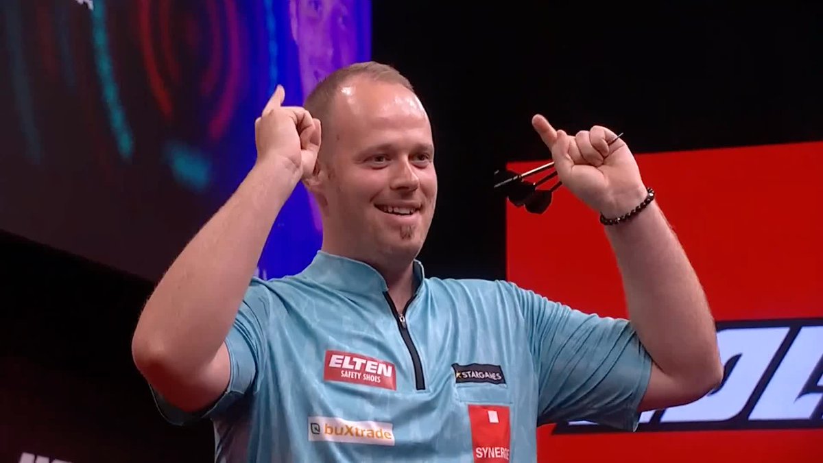 HOPP CRUSHES CROSS! Max Hopp delights the adoring home crowd, as The Maximiser defeats Rob Cross 6-3 in an enthralling contest! 📺 #ET10