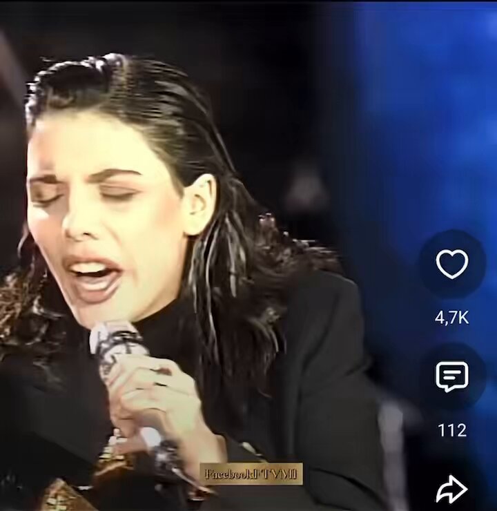 Vi sblocco un ricordo.. 1990, avevo 11 anni. Bellissima, e bellissima Mietta! ❤️