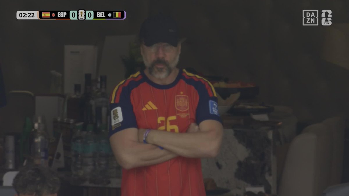 Javier Bardem con la camiseta de Borja Iglesias, delantero de la selección: "Qué persona más bonita e inspiradora"