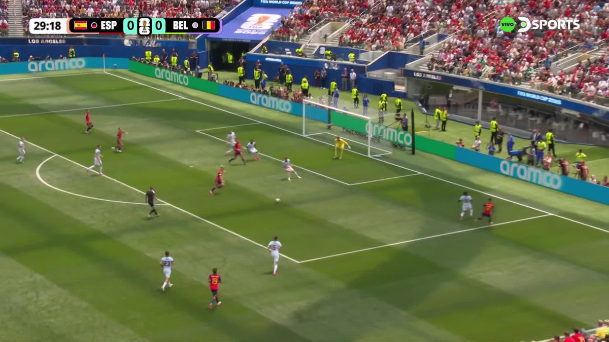 ¡ESPAÑA SE PONE EN VENTAJA Y SUEÑA CON LAS SEMIS! Llegó el gol de Fabián Ruiz gracias una buena jugada colectiva y al rebote de Courtois para ponerse 1-0 ante Bélgica.
