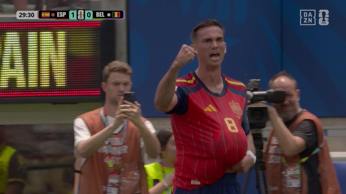 ¡FABIÁN MARCA EL GOL QUE HACE A ESPAÑA SOÑAR! 😍🙌🔥🇪🇸 DE LA FUENTE SABE COSAS. ES ASÍ. #DAZNMundial
