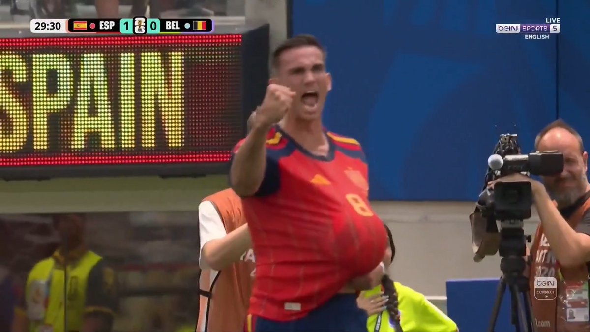 GOAL! Fabián Ruiz is quickest to react and opens the scoring for Spain at the Los Angeles Stadium! 🇪🇸 Spain 1-0 Belgium 🇧🇪 #FIFAWorldCup | #Spain