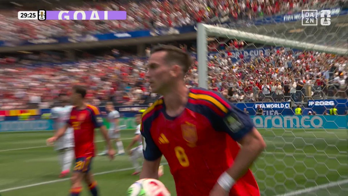 完璧に崩した💯💯 🇪🇸ペドロ・ポロが右サイドを突破しクロス ファビアン・ルイスが仕留め先制! 🏆#FIFAワールドカップ 準々決勝 🆚スペイン×ベルギー 📱#DAZN ライブ配信中 #本気で楽しむならDAZN コカ・コーラ