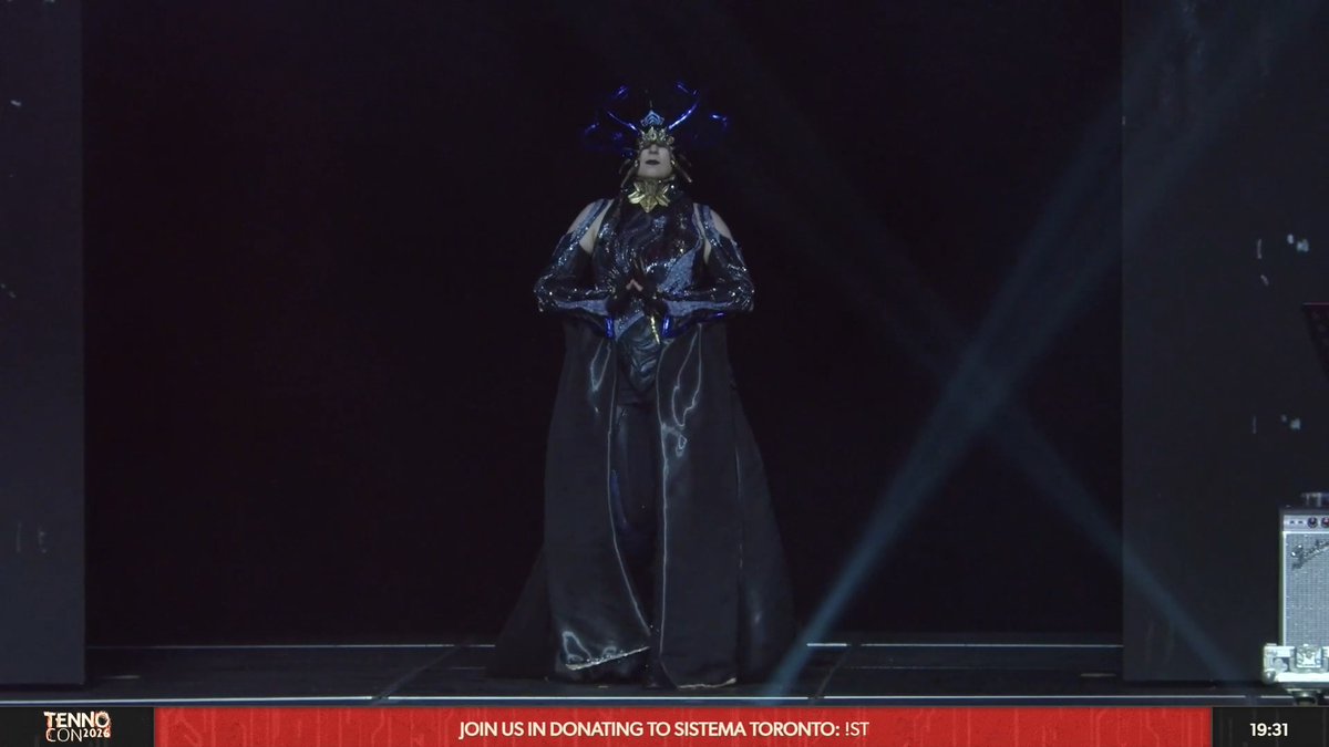 Elle the Sparkle Queen strides onto the stage with a fantastic Lotus Radiant cosplay! Congratulations to our #TennoCon 2026 Cosplay Contest Winner.