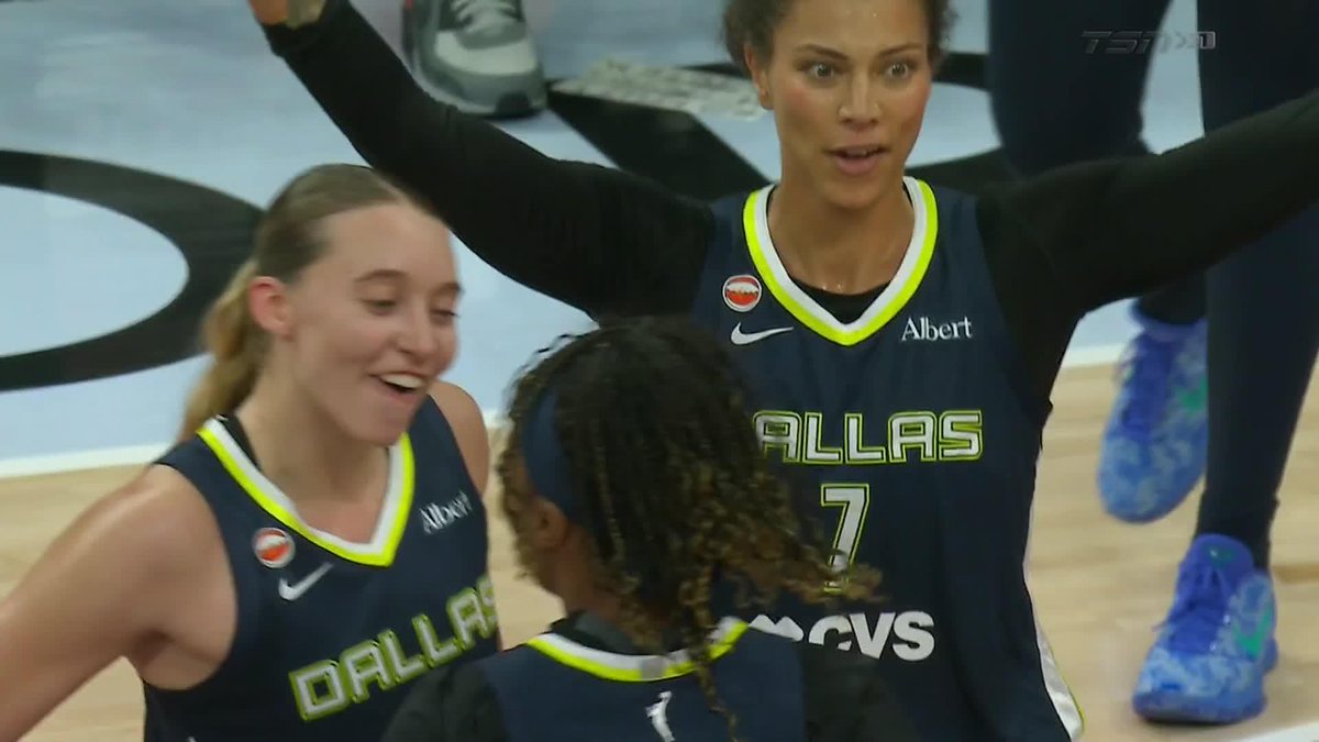ODYSSEY SIMS AT THE 3Q BUZZER HAS BELL CENTRE ROCKIN' 🔥