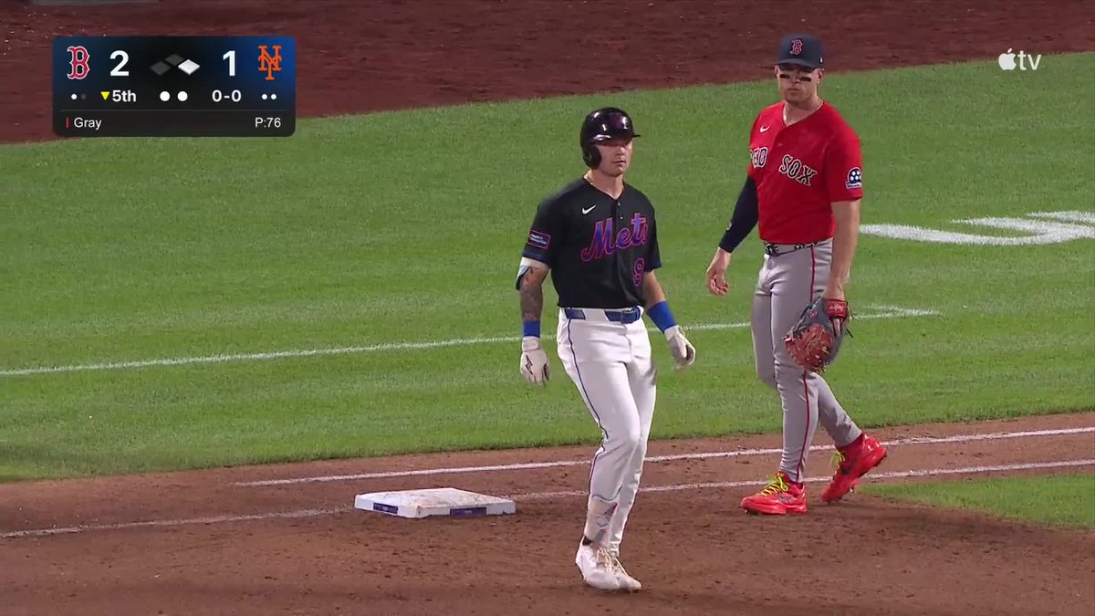 "I love these young kids. They have an energy... it reminds me, when we came up, that we were changing the culture a little bit" Mookie Wilson talks about the Mets' young players as A.J. Ewing gets a base hit
