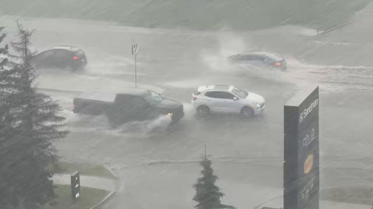 What the hell just hit us here in west Edmonton 🤯 #abstorm