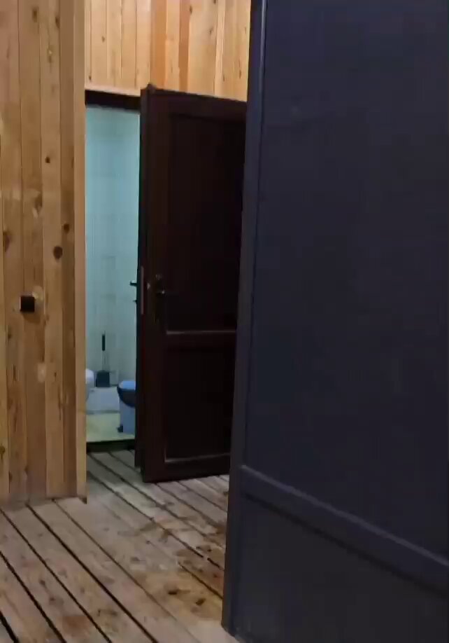 Encontré a mi esposa con un negro.. Nos habíamos hospedado con mi esposa en un simpático hotel en Ipanema y si bien ya habíamos abierto la relación no me esperé encontrar esta escena. Ni siquiera sé quién es!