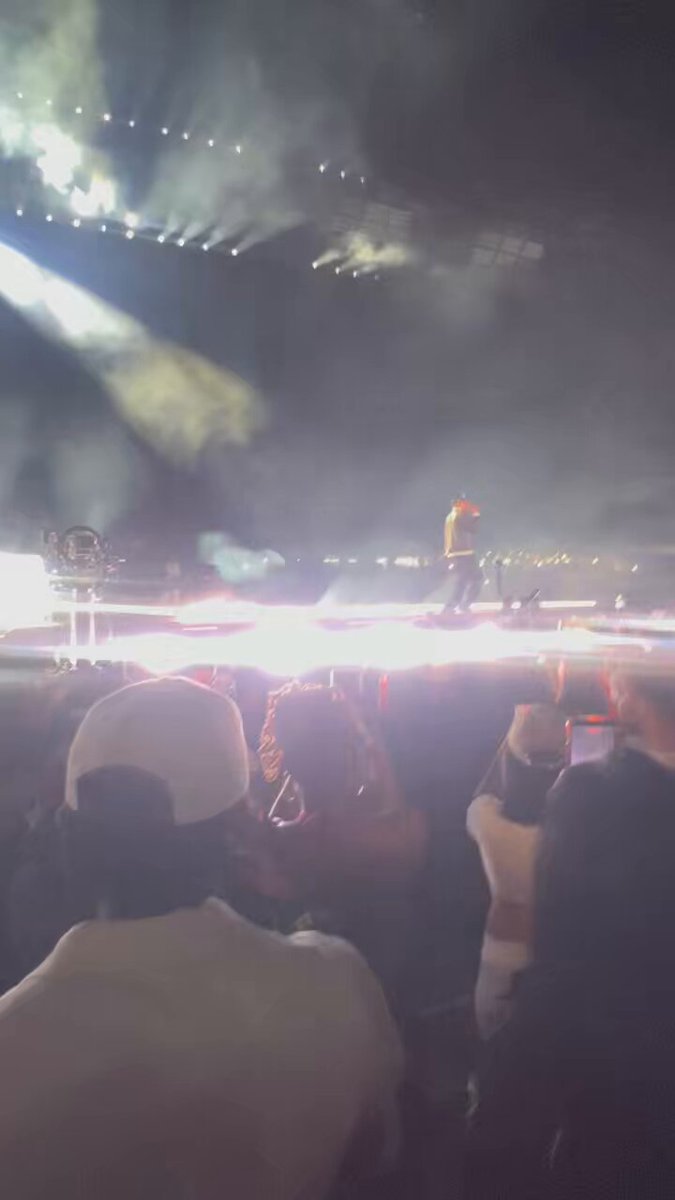 The best rapper ever opened his show having Beyoncé sing the hook for can’t knock the hustle. I was front and center.