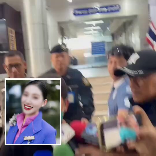 " ขอโทษไปยังน้องมีนา แฟนของเขา และจอโทษครอบครัวของน้องด้วยครับ" "เอกวิทย์" เจ้าของไลน์ "rin rin" เครือข่ายเฮโรอีนข้ามชาติฝากขังศาลอาญา เจ้าตัวเปิดปากขอโทษ แอร์โฮสเตสสาว “มีนา" ยืนยันไม่ได้ตั้งใจ ความคืบหน้ากรณีเจ้าหน้าที่ตำรวจปราบปรามยาเสพติด สามารถขยายผลเข้าจับกุมนายเอกวิทย์ หรือเพ้ง ยงณิชกุล อายุ 41 ปี ผู้ต้องหาเครือข่ายลำเลียงยาเสพติดรายสำคัญ ซึ่งถูกระบุว่าเป็นเจ้าของบัญชีแอปพลิเคชันไลน์ในชื่อ "rin rin" โดยมีบทบาทหน้าที่สำคัญในการเป็นผู้ติดต่อว่าจ้างขบวนการให้ลำเลียงยาเสพติดเข้าสู่พื้นที่กรุงเทพมหานคร โดยเจ้าหน้าที่สามารถติดตามจับกุมตัวนายเอกวิทย์ได้ในพื้นที่จังหวัดพะเยา ก่อนจะคุมตัวมาสอบสวนที่กองบัญชาการตำรวจปราบปรามยาเสพติด (บช.ปส.) เมื่อช่วงค่ำคืนที่ผ่านมา ล่าสุดเมื่อเวลา 11.00 น. วันที่ 11 ก.ค. ที่กองบัญชาการตำรวจปราบปรามยาเสพติด (บช.ปส.) พนักงานสอบสวนได้คุมตัวนายเอกวิทย์ ผู้ต้องหา ออกจากห้องควบคุมเพื่อนำตัวส่งฟ้องฝากขังต่อศาลอาญา ถนนรัชดาภิเษก โดยในระหว่างที่เจ้าหน้าที่คุมตัวเดินผ่านสื่อมวลชนที่มาดักรอทำข่าว นายเอกวิทย์ได้เปิดเผยกับสื่อมวลชนว่า ตนอยากฝากขอโทษแอร์ มีนา รวมถึงแฟนของ น.ส.มีนา และครอบครัวพ่อแม่ของเธอด้วย ตนไม่ได้ตั้งใจทำเรื่องดังกล่าว ทั้งนี้ เมื่อผู้สื่อข่าวได้สอบถามย้ำกลับไปว่า หากไม่ได้ตั้งใจทำไมถึงเข้าไปมีส่วนร่วมอยู่ในขบวนการลำเลียงยาเสพติดดังกล่าว แต่นายเอกวิทย์ไม่ได้ตอบคำถามใด ๆ เพิ่มเติม ได้แต่กล่าวคำขอโทษถึง น.ส.มีนา ซ้ำเพียงเท่านั้น สำหรับกระบวนการสอบสวนตลอดทั้งคืนที่ผ่านมา พนักงานสอบสวนกองบัญชาการตำรวจปราบปรามยาเสพติดได้ดำเนินการสอบปากคำนายเอกวิทย์อย่างเข้มข้น เพื่อขยายผลถึงผู้ร่วมขบวนการรายอื่น ๆ ก่อนที่จะมีการนำตัวไปยื่นคำร้องฝากขังต่อศาลอาญาในวันนี้ โดยในท้ายคำร้องพนักงานสอบสวนได้ระบุคัดค้านการประกันตัวผู้ต้องหา เนื่องจากเป็นคดีที่มีอัตราโทษสูงและเกรงว่าผู้ต้องหาจะหลบหนีหรือไปยุ่งเหยิงกับพยานหลักฐาน