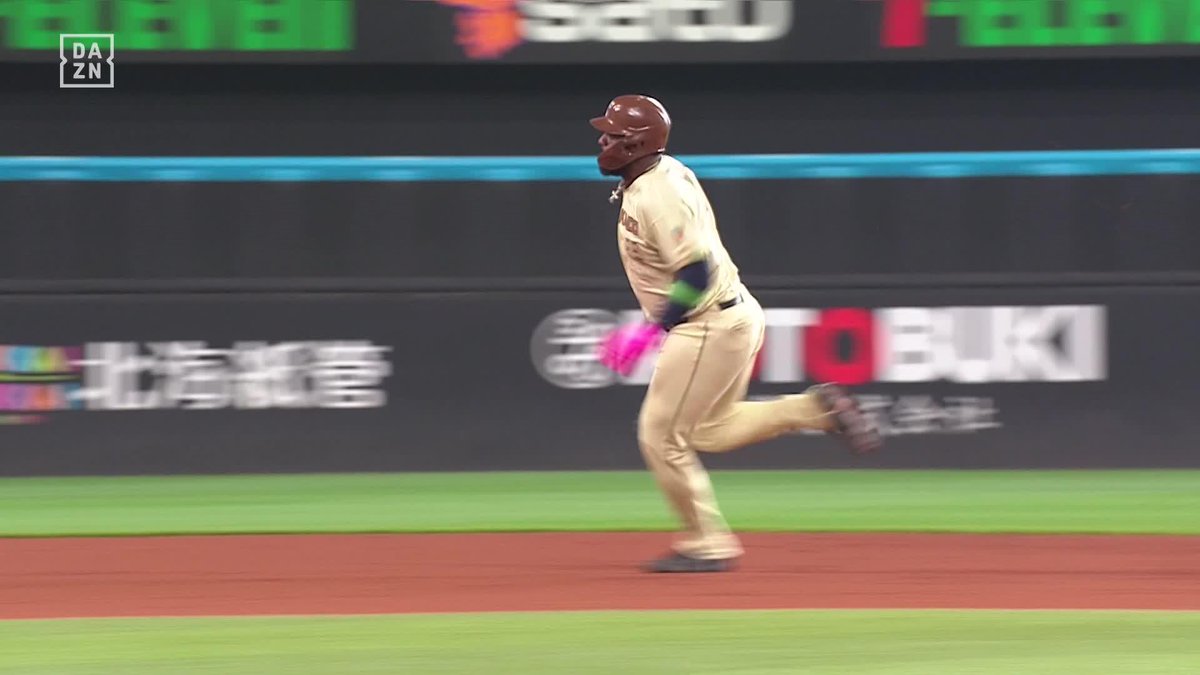 激走 of 激走 三塁を回ったところでどっと沸く レイエスが長駆ホームイン ⚾️日本ハム×西武 #lovefighters #だったらDAZN