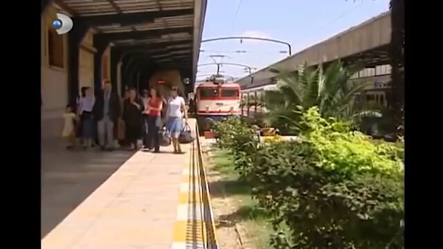 Şu sahneden anlıyoruz ki Leyla'nın ne kadar çöl azgın olduğunu bu sahnede başlamış aslında Necla ne kadar asil Baksanıza