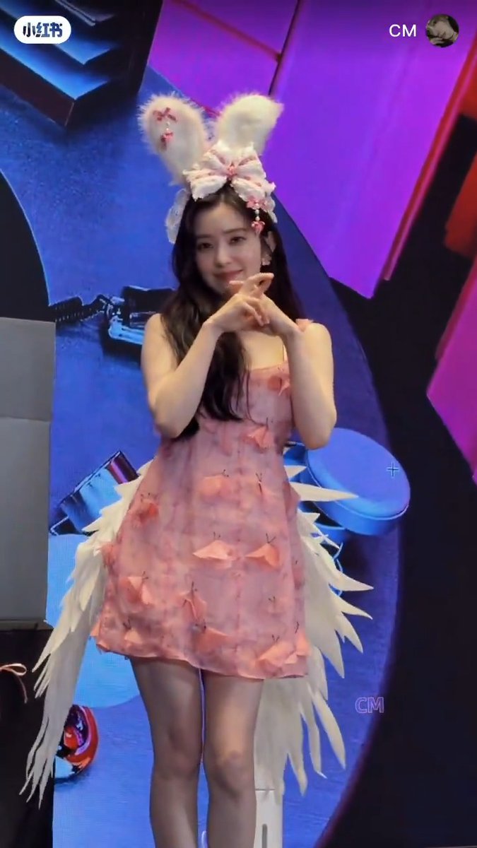 👤: chu~!! 👤: butterfly!! 👤: spit it out!! 😂 👤: kaching!!