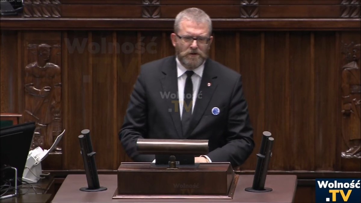 3 lata temu Grzegorz Braun upominał się w Sejmie o ofiary Rzezi Wołyńskiej, a Gosiewska szydziła z niego, ile dostał w rublach za te kłamstwa‼️ Pamiętacie to prawdziwe oblicze PiS-u? A teraz? Sami mówią Grzegorzem Braunem! Grzegorz Braun