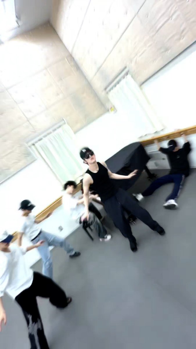 🕺🏻🪩ヾ(@゜∇゜@)ノ 🔗 #AND2BLE #앤더블