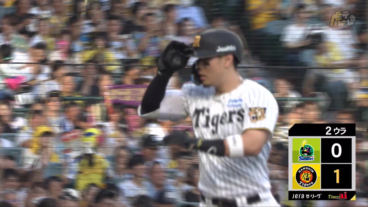 2回裏、先頭の佐藤選手がライトスタンドへ先制の第17号ソロホームランを放つ！
