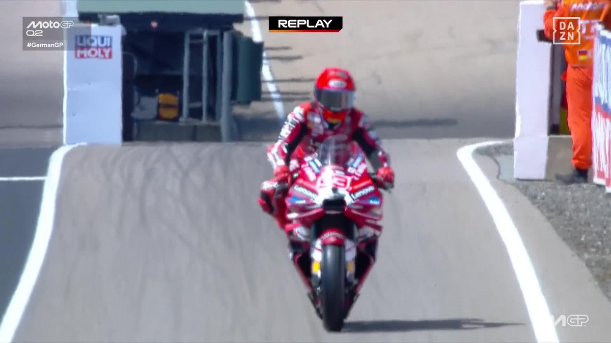 Más sabe el diablo por viejo que por diablo 😈 Marc Márquez usa una táctica del pasado, cambiando de moto entre tandas, para firmar una pole de récord. GENIO 🪄 #GermanGP 🇩🇪 #MotoGP 🏁