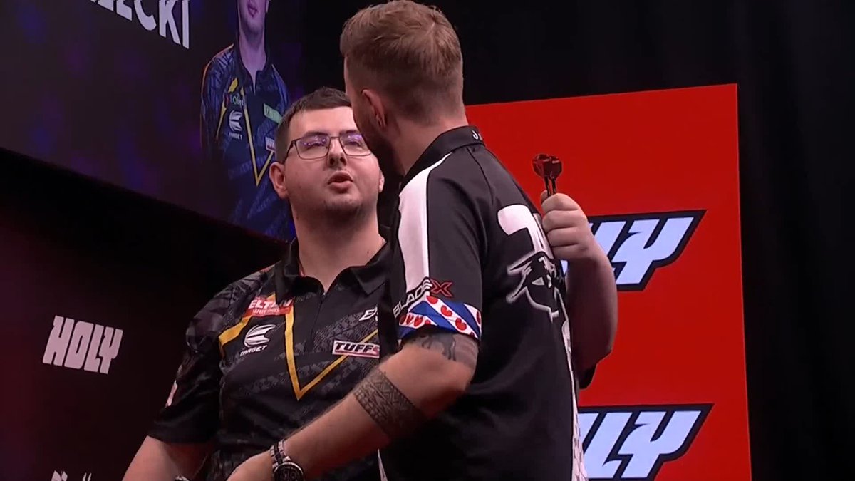 BIALECKI BEATS NOPPERT! Sebastian Bialecki is through to round three of the European Darts Open, as the Pole beats Danny Noppert 6-3! 📺 #ET10
