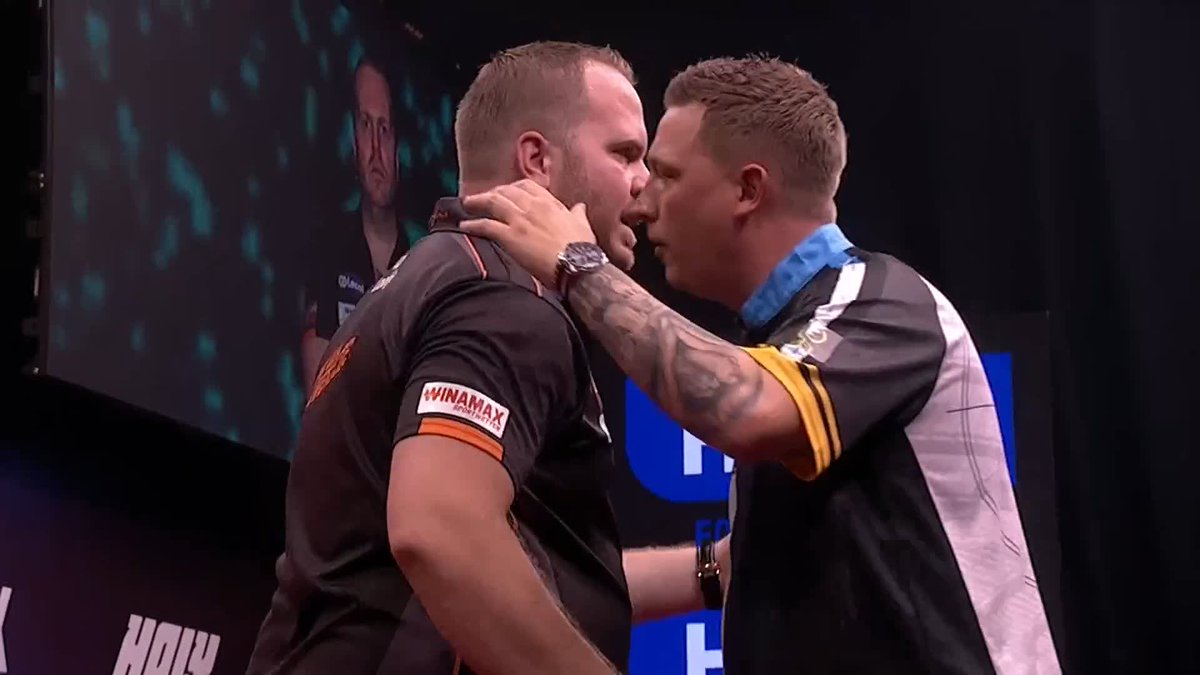 DIRK DOES IT AGAIN! Dirk van Duijvenbode beats seventh seed Chris Dobey to advance to the final day in Leverkusen, as the Dutchman beats Hollywood 6-2! 📺 #ET10