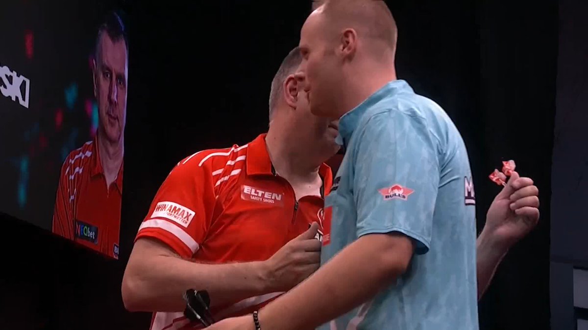 RATAJSKI CLOSES OUT THE AFTERNOON! Krzysztof Ratajski is the final player through to round three from the afternoon session, as he beats German Max Hopp 6-3 on home soil! 📺 #ET10