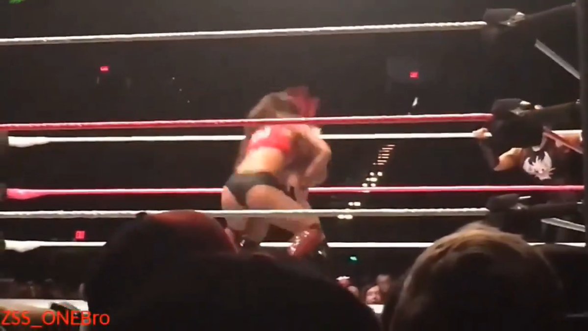 Alexa Bliss gets so funny at house shows. Look how she was mocking Nikki Bella by doing her signature move. 😂 And her b00ty also gets spanked too much on live events 😆 🍑