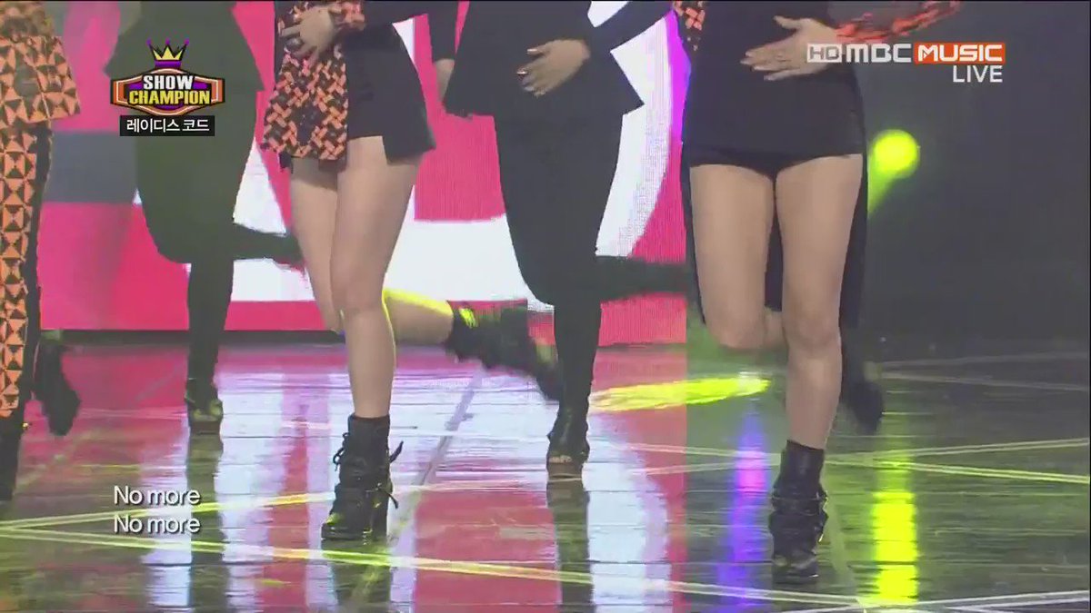 amber knew they gagged f(x) so hard she had to stop them mid performance before they could end her further