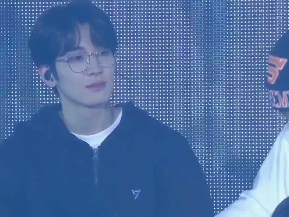 bringing this back to when dokyeom gave wonwoo a chicken pop snack during their ending ment, and wonwoo suddenly started dancing to nayeon’s pop. i miss you so much, my silly wonwoo