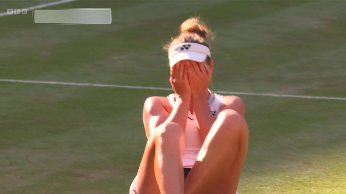 The moment Linda Noskova became a Wimbledon champion! 🏆