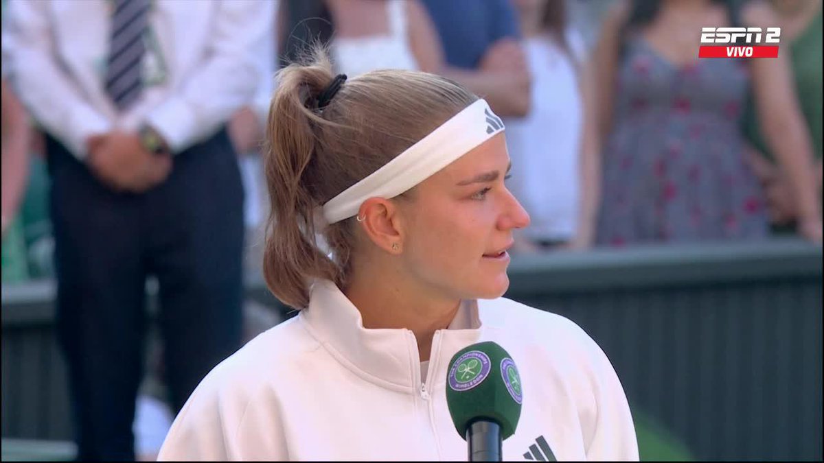😅🥹 De las lágrimas a la risa, las declaraciones de la finalista, Karolina Muchova. 📺 Mirá #Wimbledon en el Plan Premium de Disney Plus.