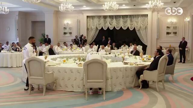 🚨Mohamed Salah au président Abdel Fattah al-Sissi après le retour des Pharaons en Égypte : « Votre soutien a été le moteur de tout ce que nous avons accompli. (…) Et ce n’est que le début du retour du football égyptien sur la scène internationale 🇪🇬 ».