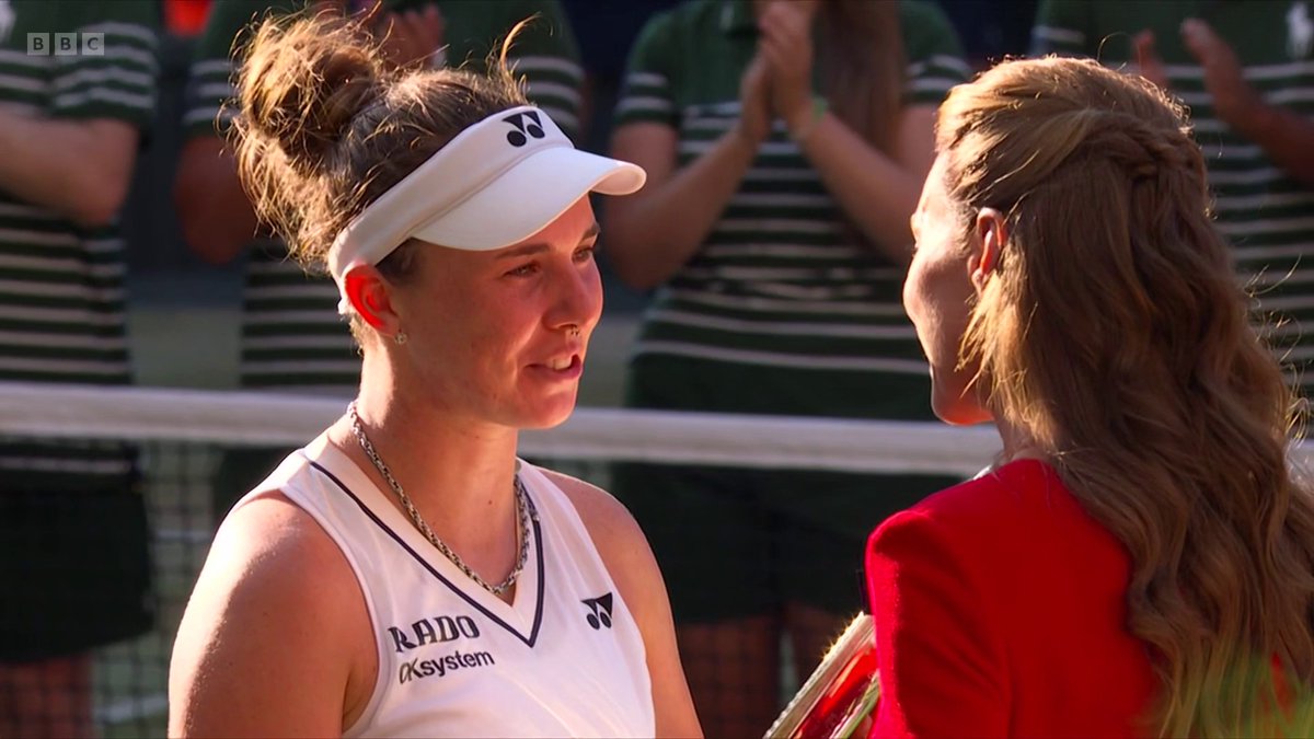 Linda Noskova bows to Princess Kate ❤️ #Wimbledon