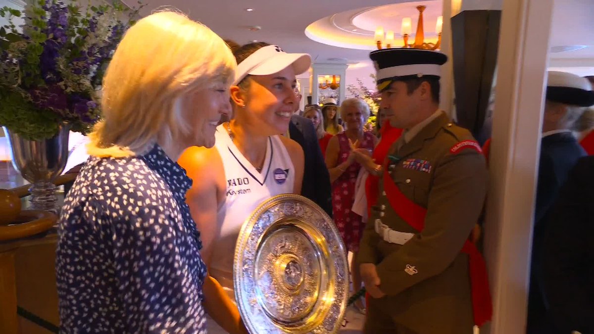 Our Patron HRH The Princess of Wales congratulates Linda Noskova on winning the Ladies' Singles Trophy 🏆 #Wimbledon