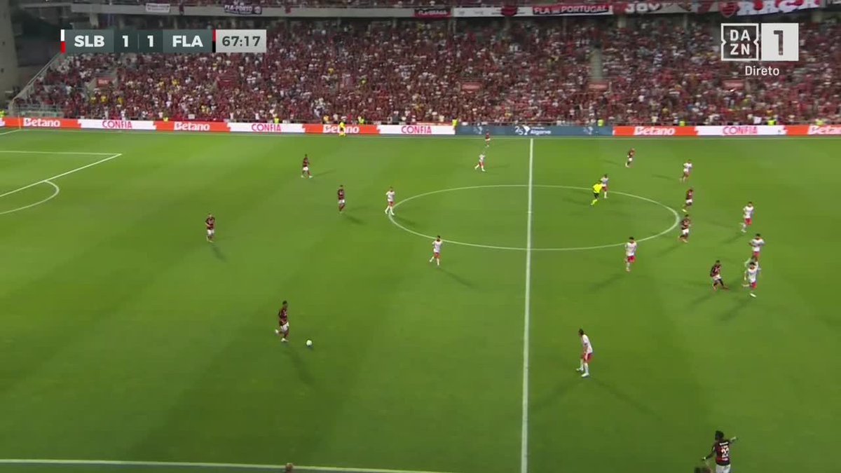 Wallace faz o segundo para o Flamengo 🇧🇷 🤝 Desafios Betano | SL Benfica 1 x 2 Flamengo #DAZNDesafiosBetano
