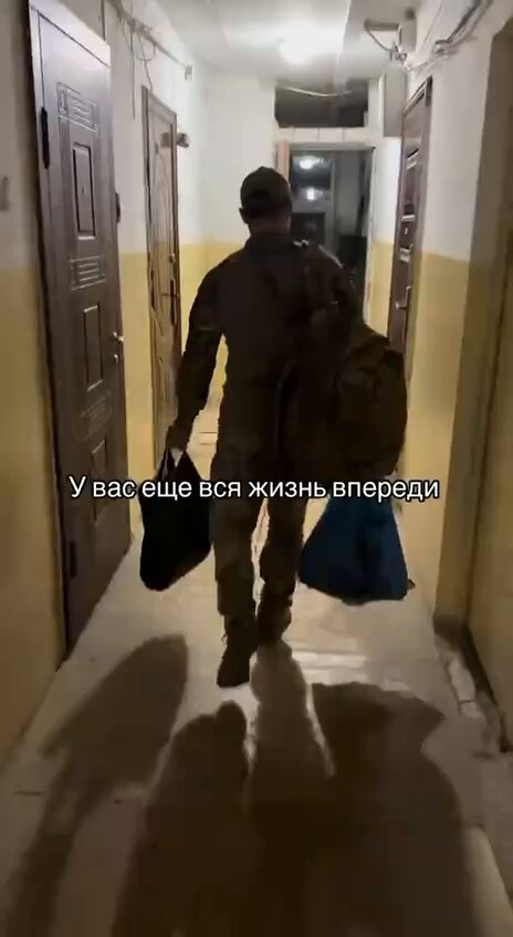 Украинка сделала трогательный тикток про погибшего мужа-ВСУшника но случайно спалила шеврон СС