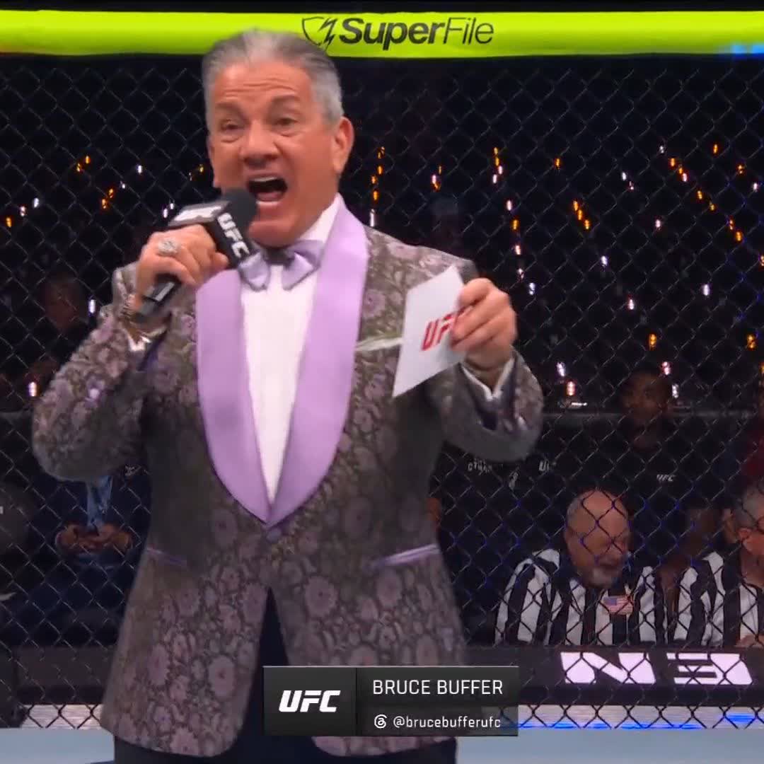 Grosse soirée en perspective, avec notamment le choc entre notre Benoît Saint-Denis et Paddy Pimblett, ainsi que le retour de Conor McGregor face à Max Holloway. 🔥 ÇA DÉBUTE MAINTENANT ! #UFC329