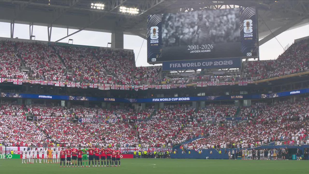 IMPACTANTE el minuto de silencio por la muerte de Jayden Adams antes de Noruega-Inglaterra. ⚽ #ESPNMundial 📺 Mirá los mejores partidos de la #FIFAWorldCup por ESPN, en el Plan Premium de #DisneyPlus