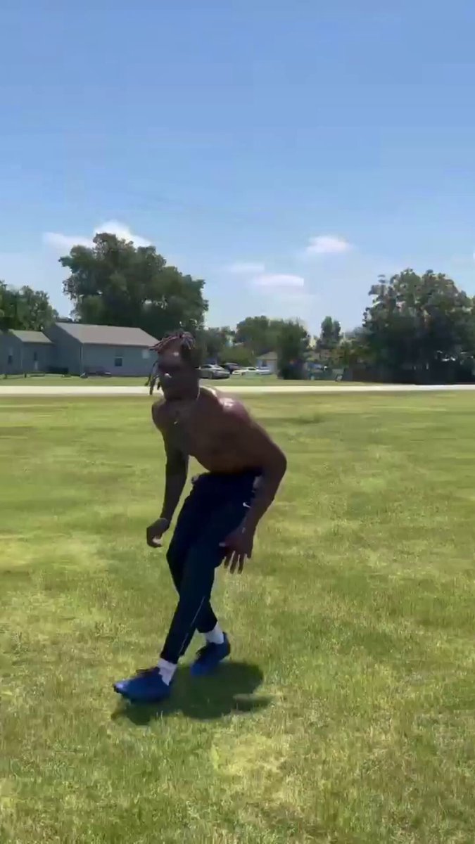#Cowboys Shavon Revel is checking all the boxes. 👀🔥 ✅ Hip Sink ✅ Explosive Footwork &amp; Burst ✅ Leverage &amp; Finish That knee looks healthy, and the confidence is showing. 📈🎯