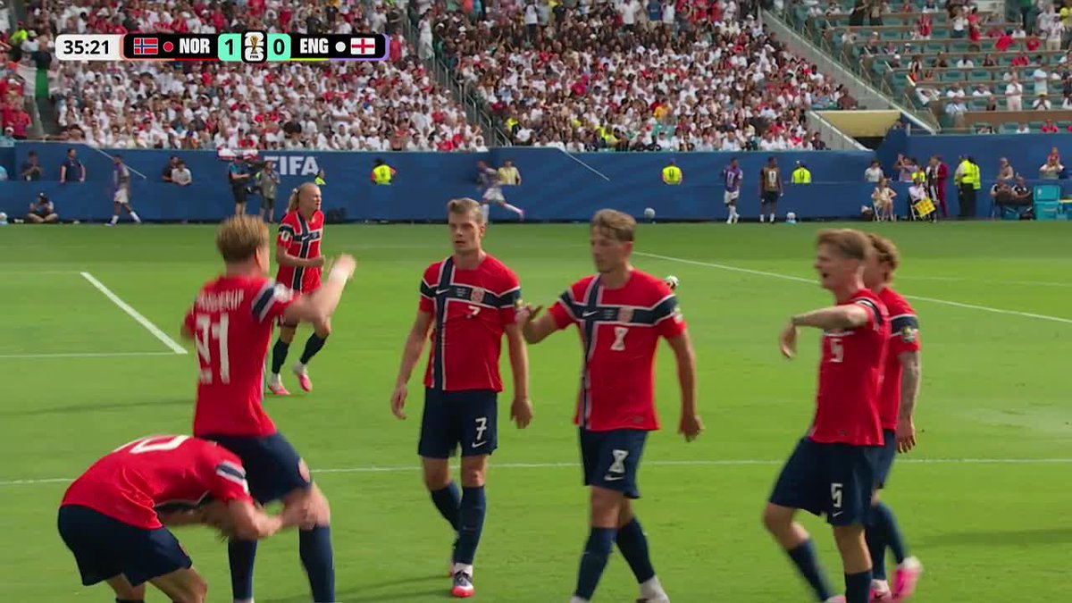 ¿Qué puntaje se lleva el festejo de Schjelderup y Odegaard por el golazo para el 1-0 de Noruega a Inglaterra? ⚽ #ESPNMundial 📺 Mirá los mejores partidos de la #FIFAWorldCup por ESPN, en el Plan Premium de #DisneyPlus