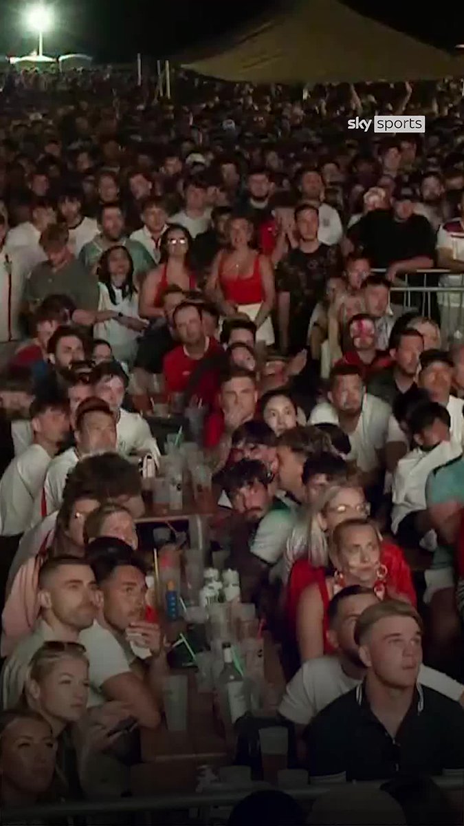 England fans go wild as Jude Bellingham equalises for England against Norway 🤯🏴󠁧󠁢󠁥󠁮󠁧󠁿