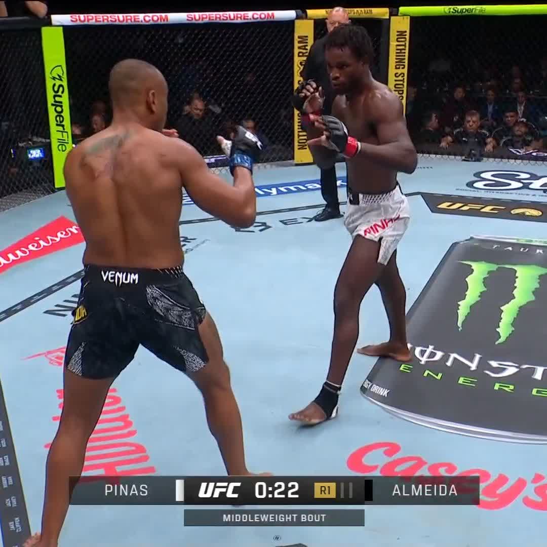 DAMIAN PINAAAAASSS 🤯 #UFC329